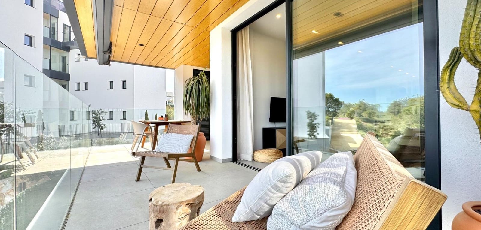 Apartamento de 2 habitaciones en Las Colinas Golf en venta con piscina garaje - 379.900 € (Ref: 10172327)