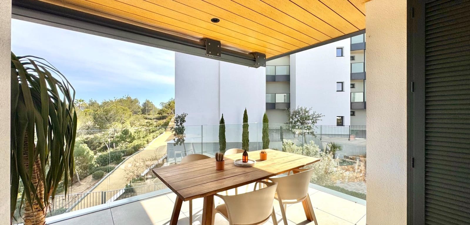 Apartamento de 2 habitaciones en Las Colinas Golf en venta con piscina garaje - 379.900 € (Ref: 10172327)