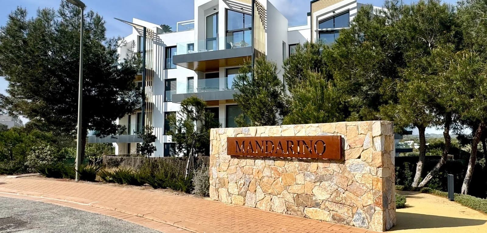Apartamento de 2 habitaciones en Las Colinas Golf en venta con piscina garaje - 379.900 € (Ref: 10172327)