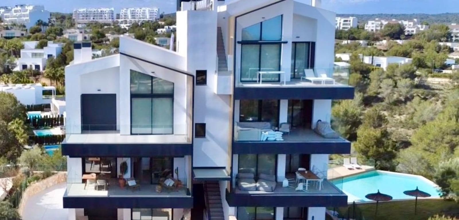 Apartamento de 2 habitaciones en Las Colinas Golf en venta con piscina garaje - 379.900 € (Ref: 10172327)