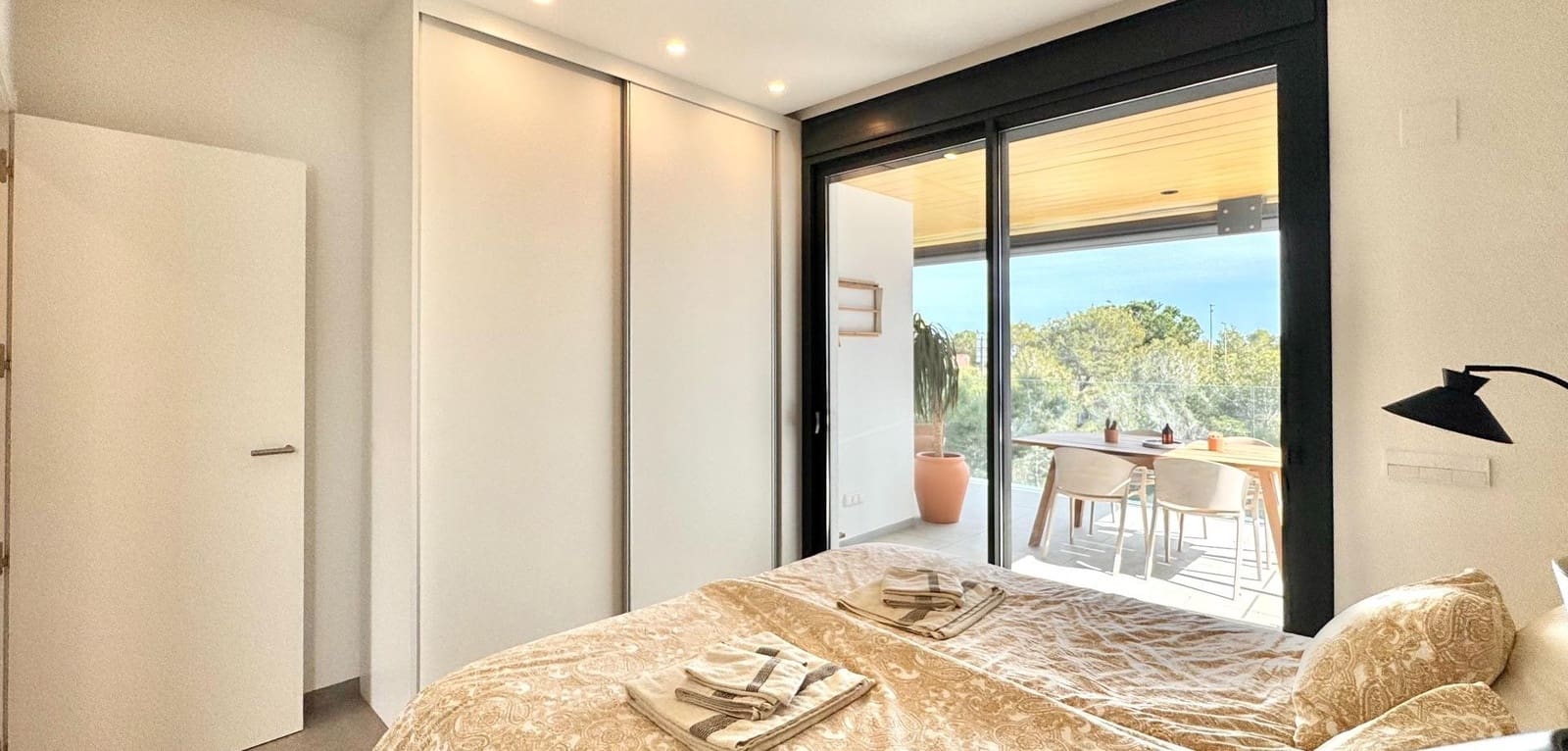 Apartamento de 2 habitaciones en Las Colinas Golf en venta con piscina garaje - 379.900 € (Ref: 10172327)