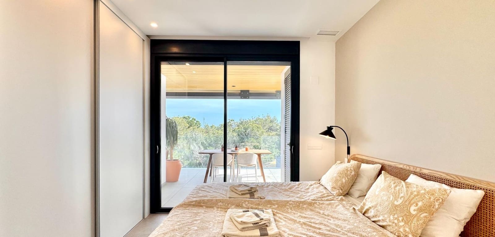 Apartamento de 2 habitaciones en Las Colinas Golf en venta con piscina garaje - 379.900 € (Ref: 10172327)