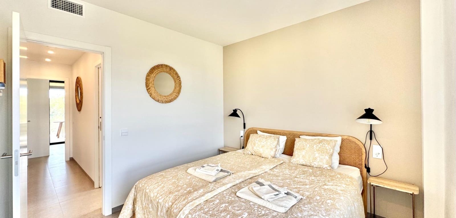 Apartamento de 2 habitaciones en Las Colinas Golf en venta con piscina garaje - 379.900 € (Ref: 10172327)