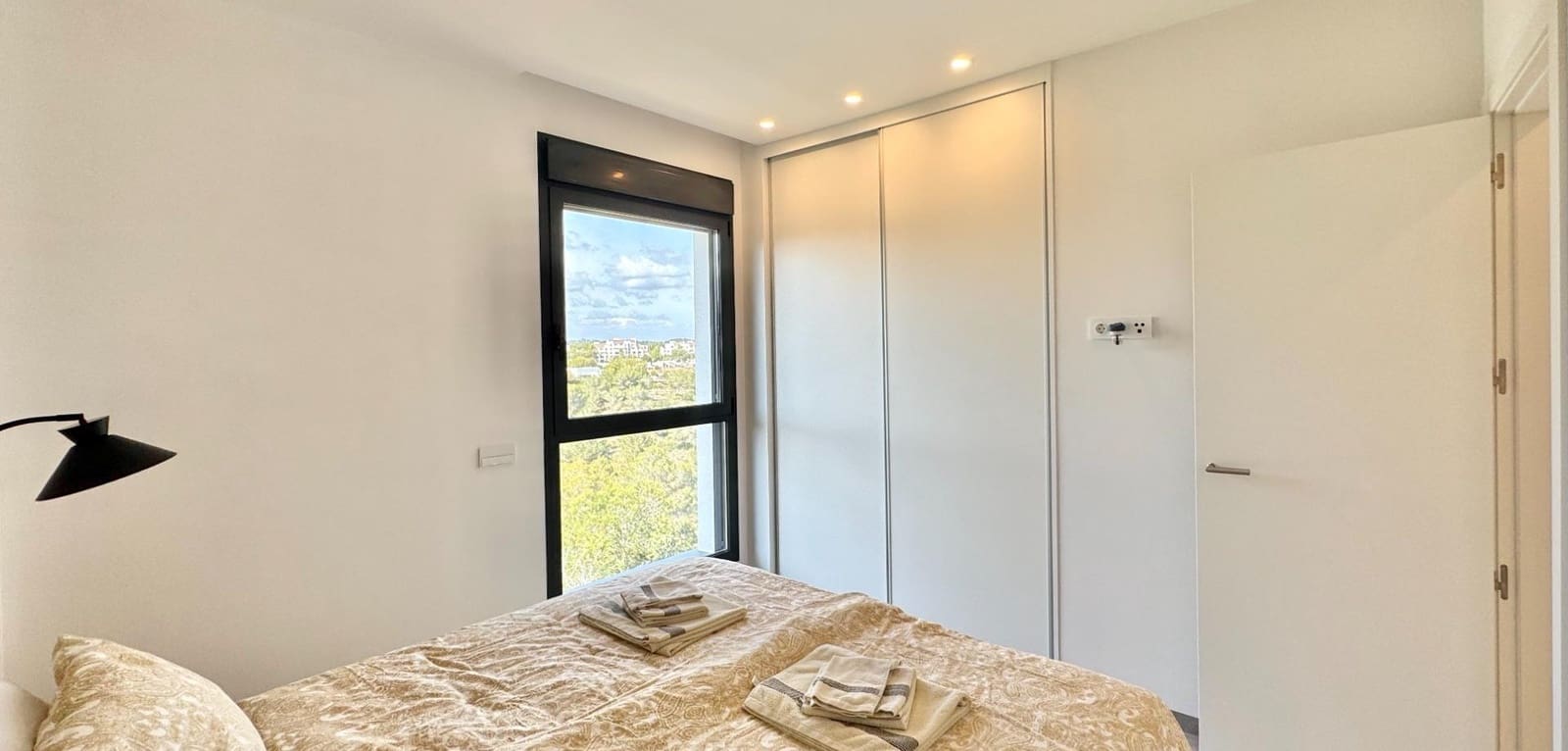 Apartamento de 2 habitaciones en Las Colinas Golf en venta con piscina garaje - 379.900 € (Ref: 10172327)