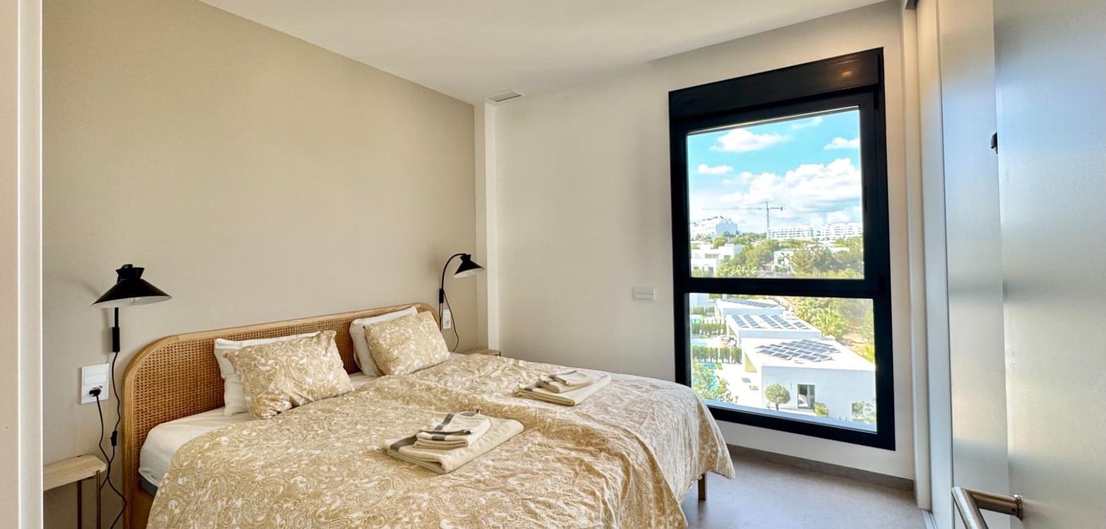 Apartamento de 2 habitaciones en Las Colinas Golf en venta con piscina garaje - 379.900 € (Ref: 10172327)