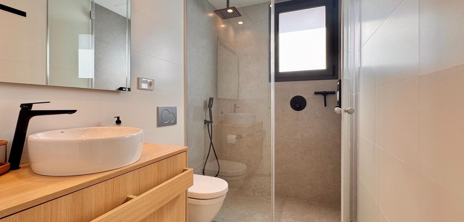 Apartamento de 2 habitaciones en Las Colinas Golf en venta con piscina garaje - 379.900 € (Ref: 10172327)