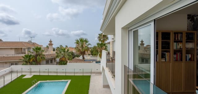 2 slaapkamer Appartement te koop in Villamartin, Orihuela met zwembad - € 319.000 (Ref: 8717234)