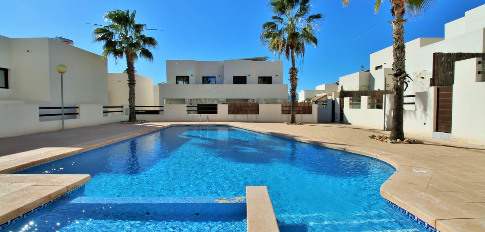 2 soveværelse Villa til salg i Villamartin med swimmingpool - € 259.000 (Ref: 8743856)