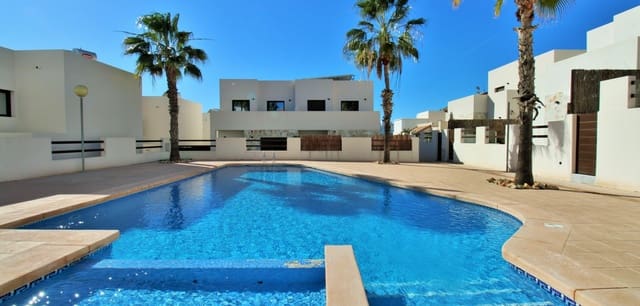 2 soveværelse Villa til salg i Villamartin, Orihuela med swimmingpool - € 259.000 (Ref: 8743856)