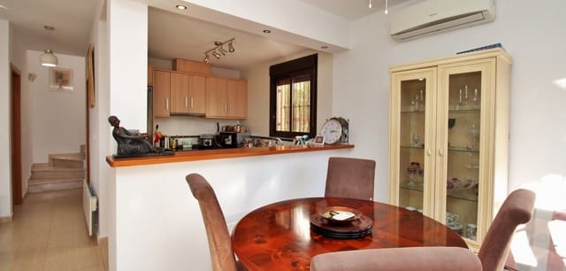 2 soveværelse Villa til salg i Villamartin, Orihuela med swimmingpool - € 259.000 (Ref: 8743856)