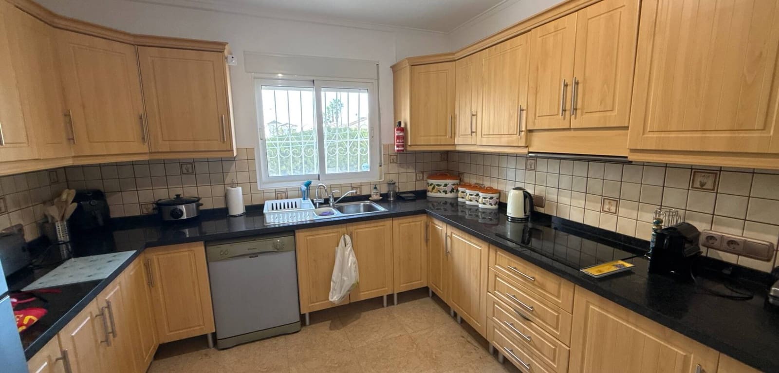 3 bedroom Villa for sale in Villamartin with pool - € 349,950 (Ref: 8757140)