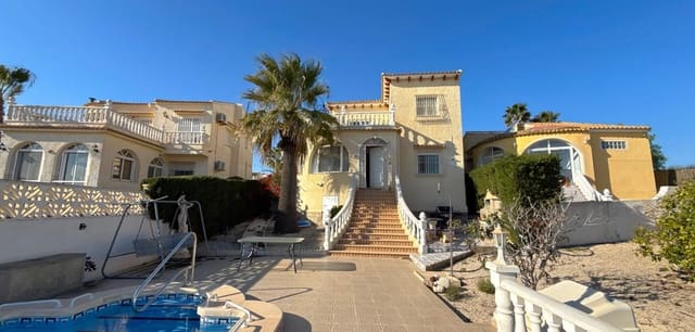 3 soveværelse Villa til salg i Villamartin, Orihuela med swimmingpool - € 349.950 (Ref: 8757140)