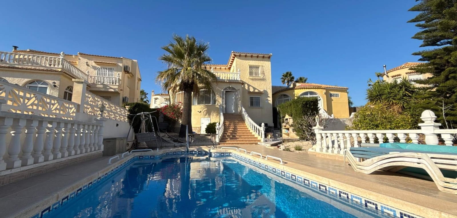 3 bedroom Villa for sale in Villamartin with pool - € 349,950 (Ref: 8757140)