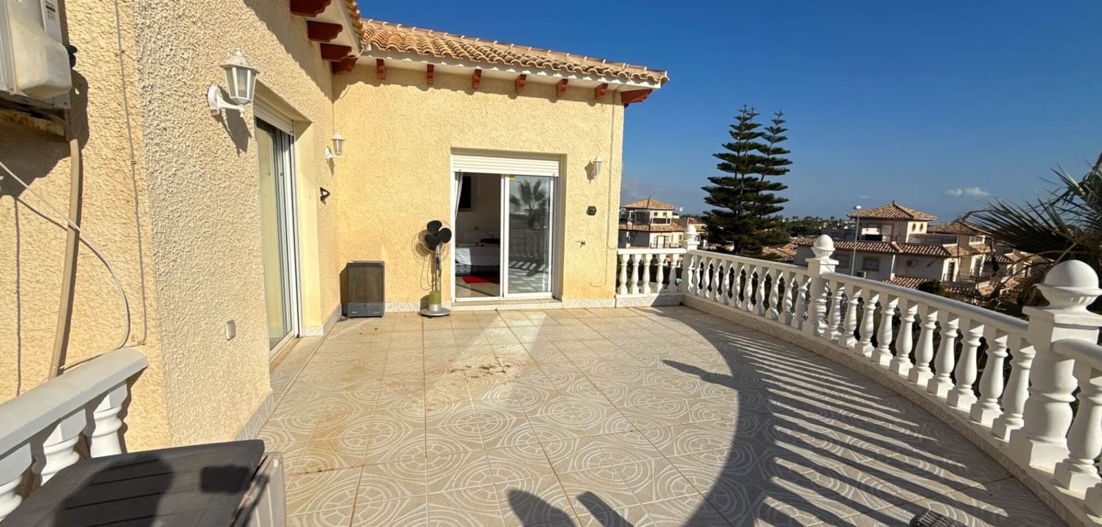 3 bedroom Villa for sale in Villamartin with pool - € 349,950 (Ref: 8757140)