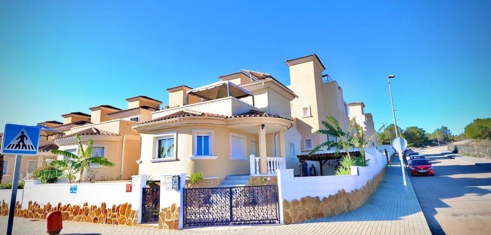 Chalet de 4 habitaciones en San Miguel de Salinas en venta con piscina - 320.000 € (Ref: 8758813)