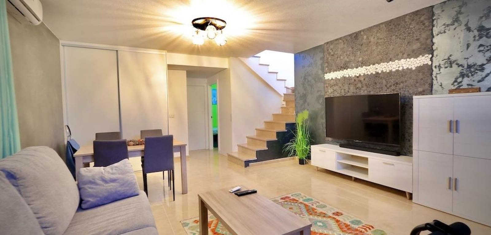 Chalet de 4 habitaciones en San Miguel de Salinas en venta con piscina - 320.000 € (Ref: 8758813)