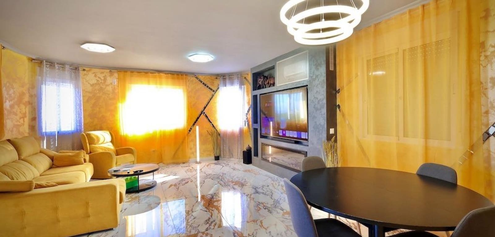 Chalet de 4 habitaciones en San Miguel de Salinas en venta con piscina - 320.000 € (Ref: 8758813)