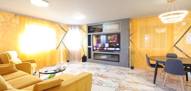 Chalet de 4 habitaciones en San Miguel de Salinas en venta con piscina - 320.000 € (Ref: 8758813)