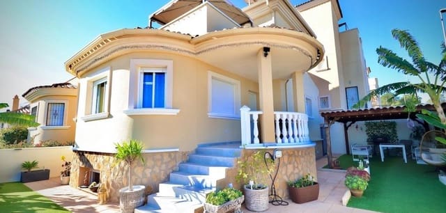 Chalet de 4 habitaciones en San Miguel de Salinas en venta con piscina - 320.000 € (Ref: 8758813)