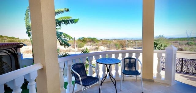 Chalet de 4 habitaciones en San Miguel de Salinas en venta con piscina - 320.000 € (Ref: 8758813)