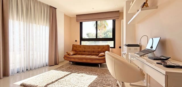 3 Zimmer Villa zu verkaufen in Villamartin, Orihuela mit Pool - 475.000 € (Ref: 8765698)