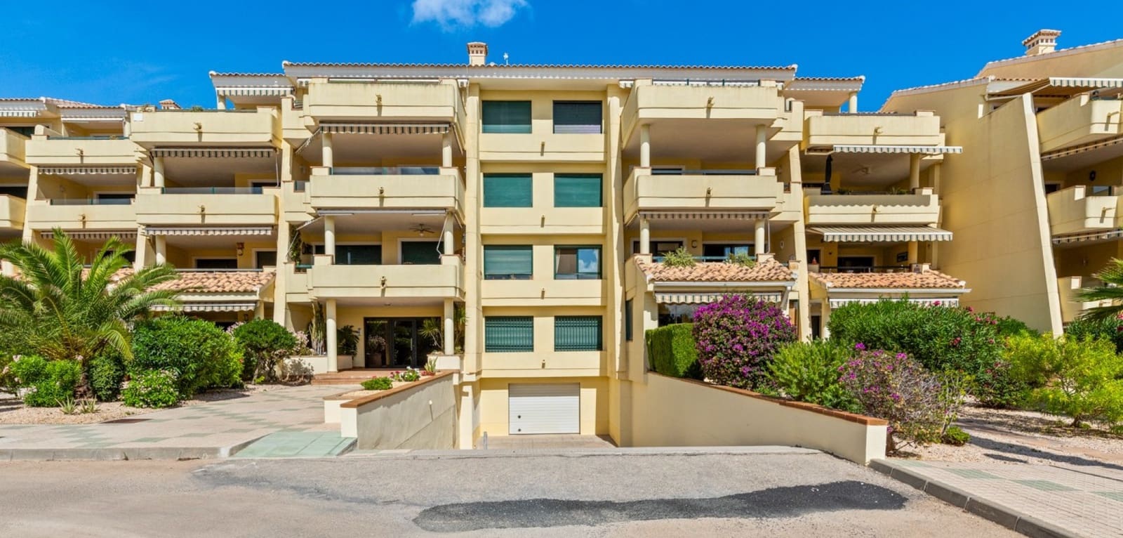 2 bedroom Apartment for sale in Campoamor with pool - € 279,000 (Ref: 8881982)