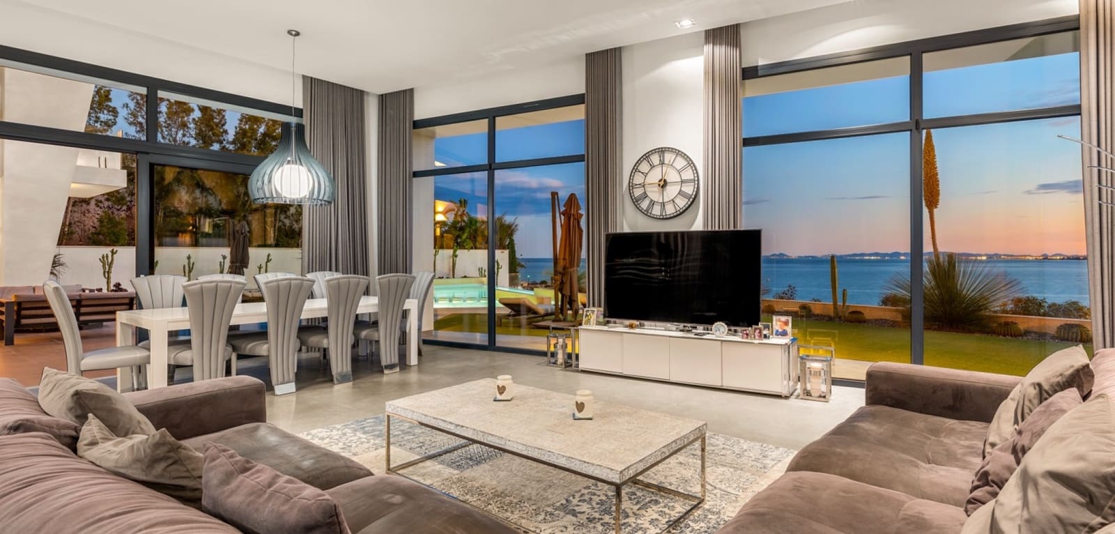 6 slaapkamer Villa te koop in Cabo Roig met zwembad - € 4.750.000 (Ref: 9016015)