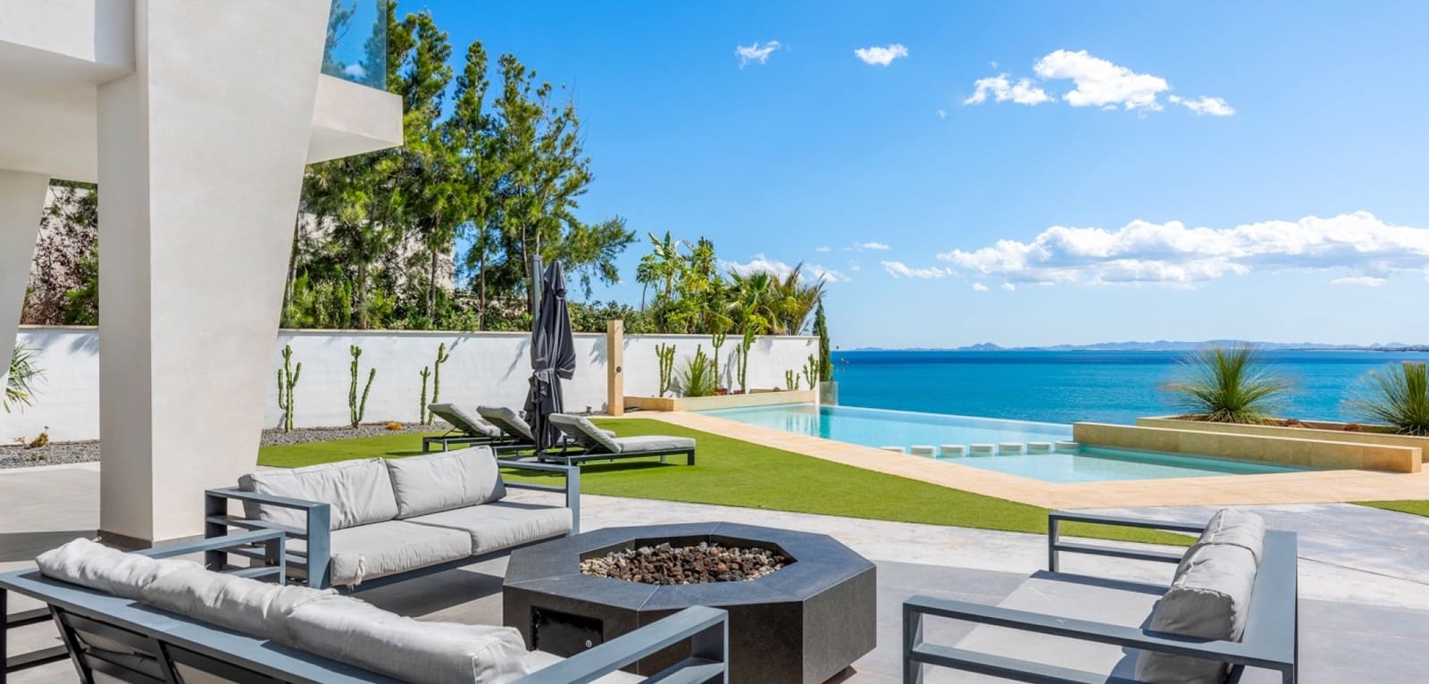 6 slaapkamer Villa te koop in Cabo Roig met zwembad - € 4.750.000 (Ref: 9016015)