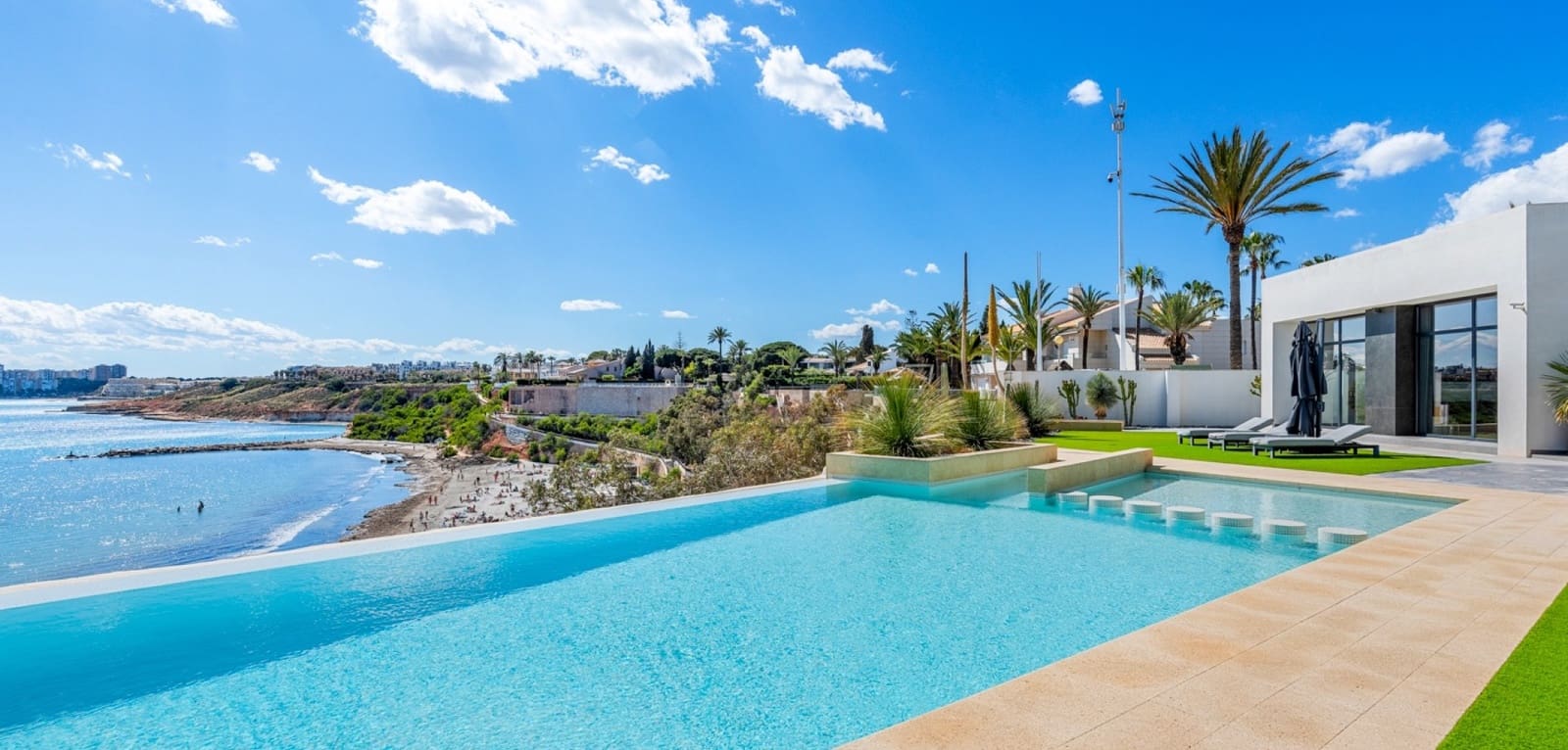 6 slaapkamer Villa te koop in Cabo Roig met zwembad - € 4.750.000 (Ref: 9016015)