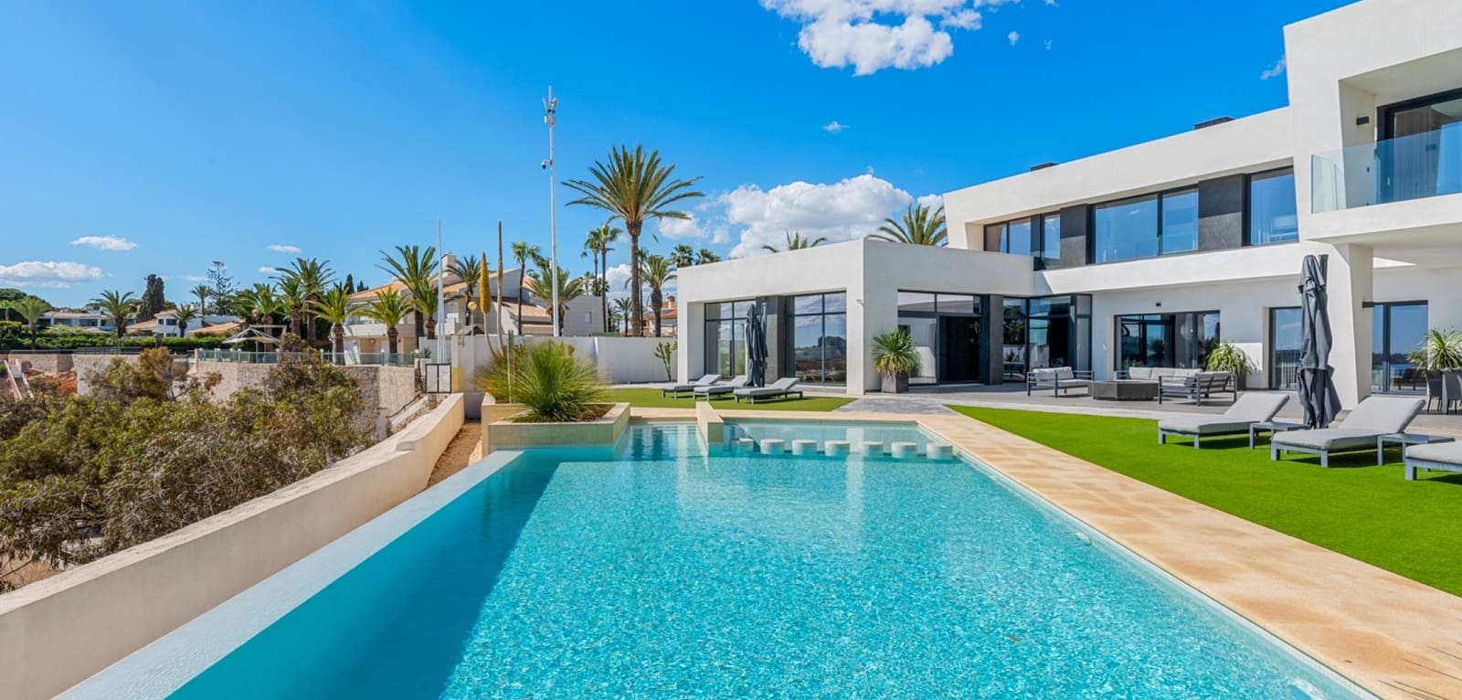 6 slaapkamer Villa te koop in Cabo Roig met zwembad - € 4.750.000 (Ref: 9016015)