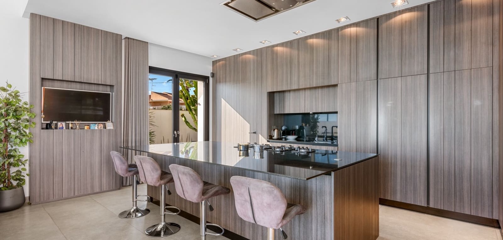 6 slaapkamer Villa te koop in Cabo Roig met zwembad - € 4.750.000 (Ref: 9016015)