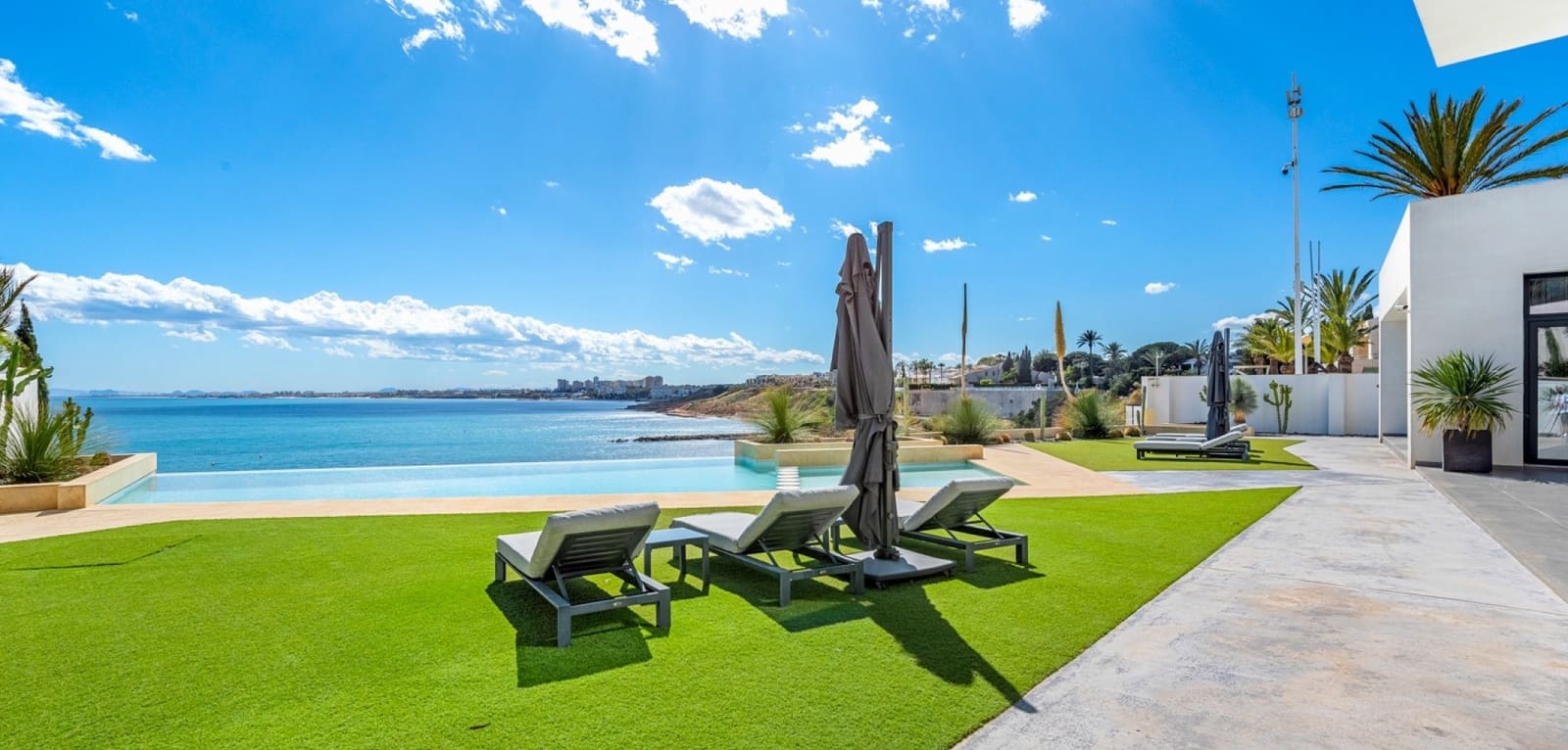 6 slaapkamer Villa te koop in Cabo Roig met zwembad - € 4.750.000 (Ref: 9016015)