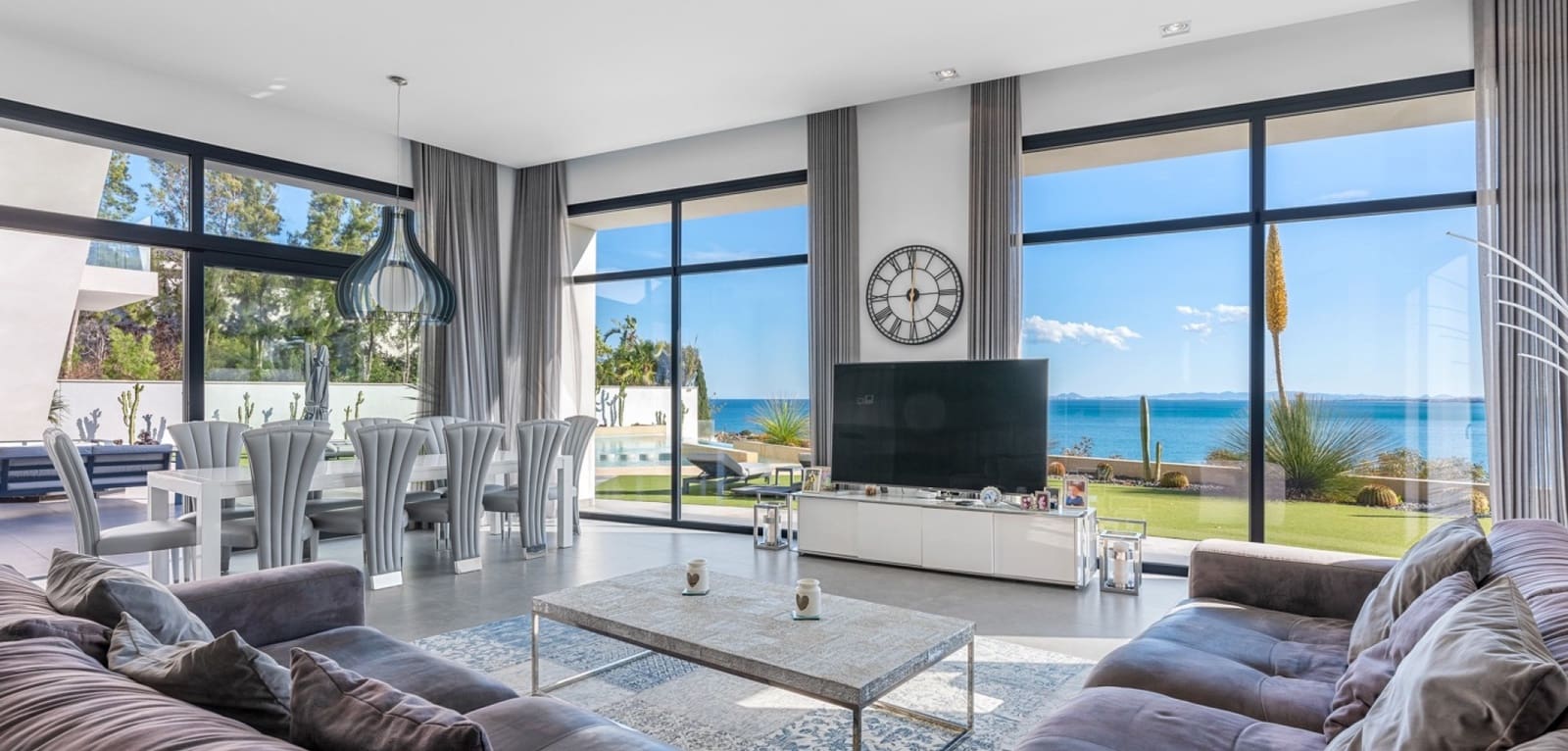 6 slaapkamer Villa te koop in Cabo Roig met zwembad - € 4.750.000 (Ref: 9016015)