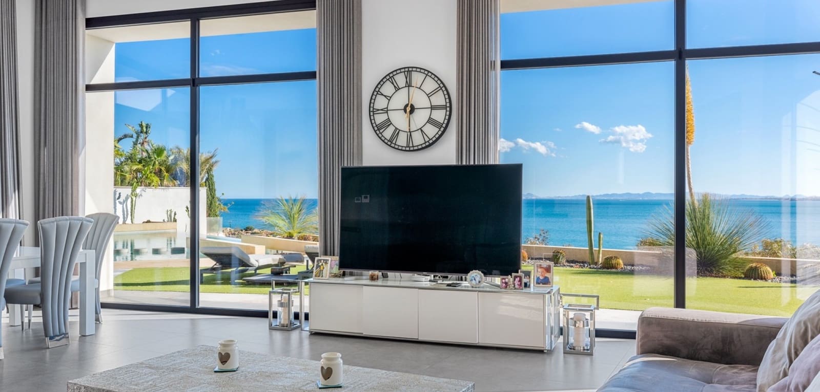 6 slaapkamer Villa te koop in Cabo Roig met zwembad - € 4.750.000 (Ref: 9016015)