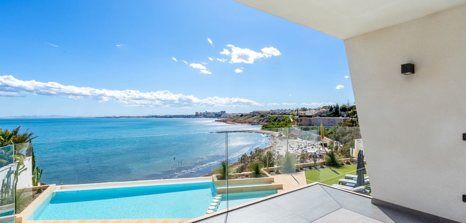 6 slaapkamer Villa te koop in Cabo Roig met zwembad - € 4.750.000 (Ref: 9016015)