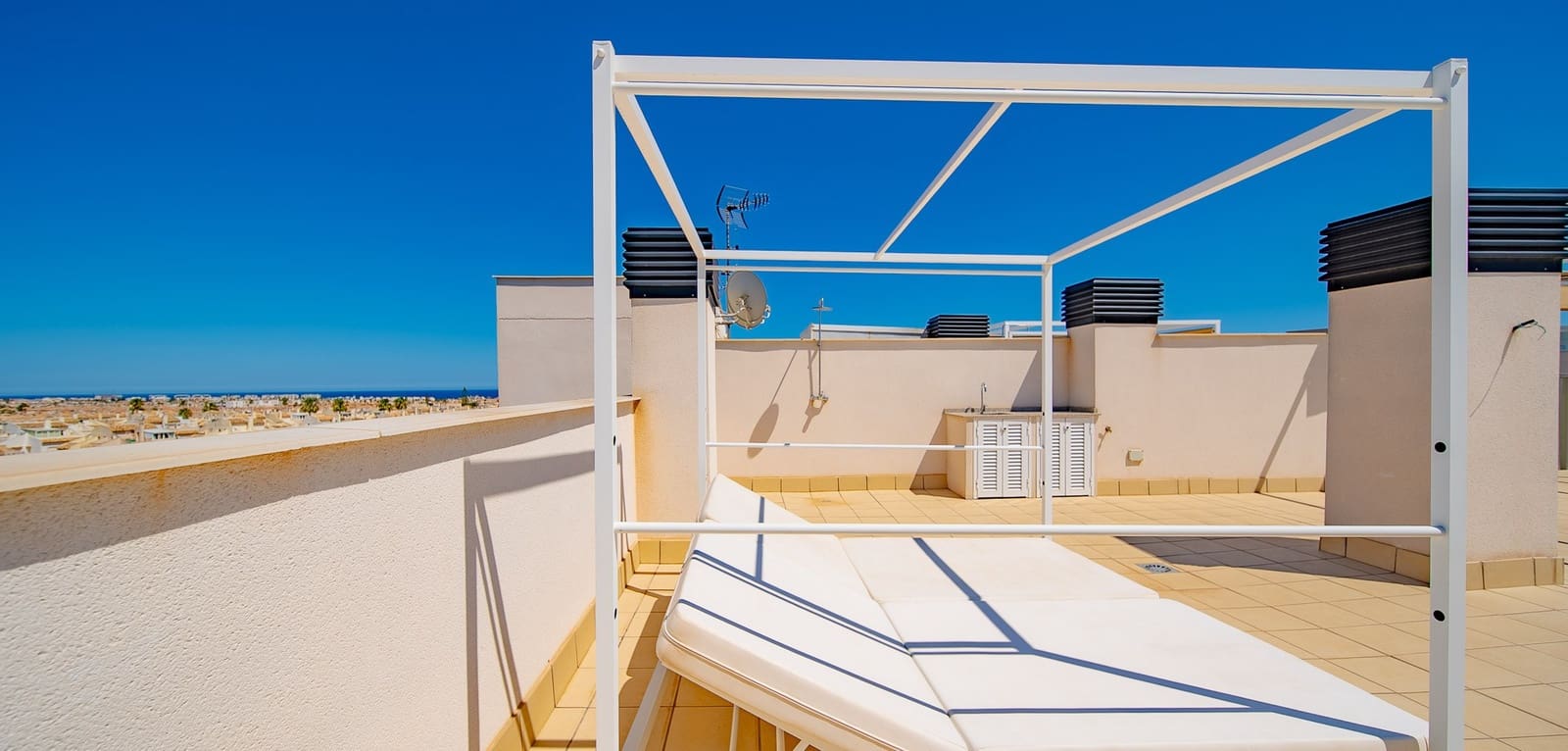 3 bedroom Apartment for sale in Villamartin with pool - € 360,000 (Ref: 9016029)