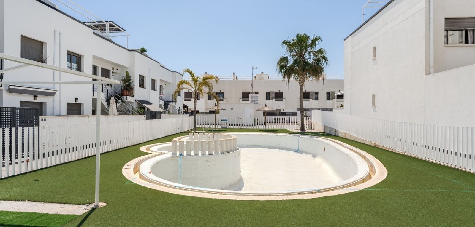 2 bedroom Apartment for sale in Torre de la Horadada with pool - € 229,000 (Ref: 9016040)