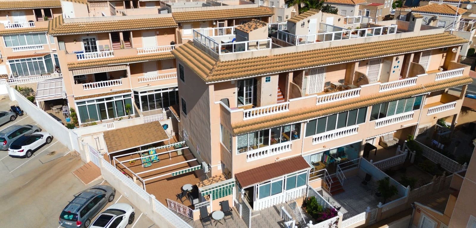 3 sypialnia Dom na sprzedaż w Torrevieja z basenem - 208 000 € (Ref: 9016050)