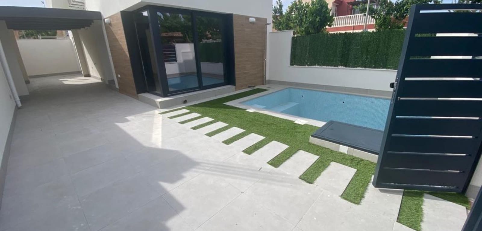 3 soveværelse Villa til salg i Los Alcazares med swimmingpool - € 419.900 (Ref: 9016099)