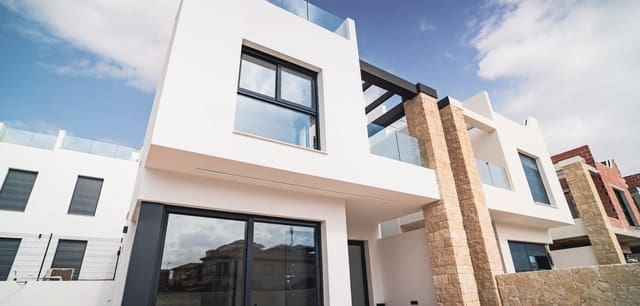 4 bedroom Villa for sale in Punta Prima, Orihuela with pool - € 699,900 (Ref: 9016100)