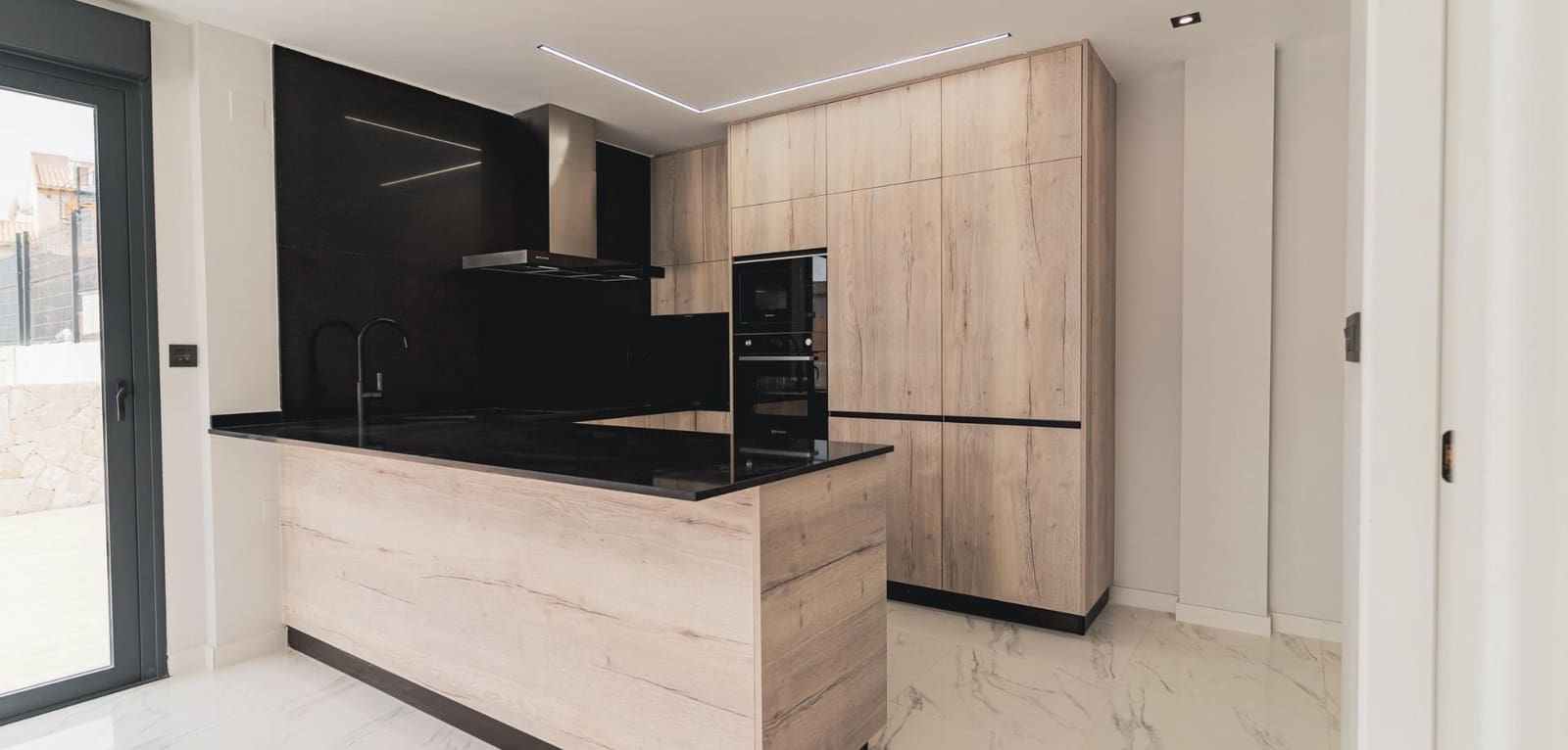 4 bedroom Villa for sale in Orihuela Costa with pool - € 699,900 (Ref: 9016100)