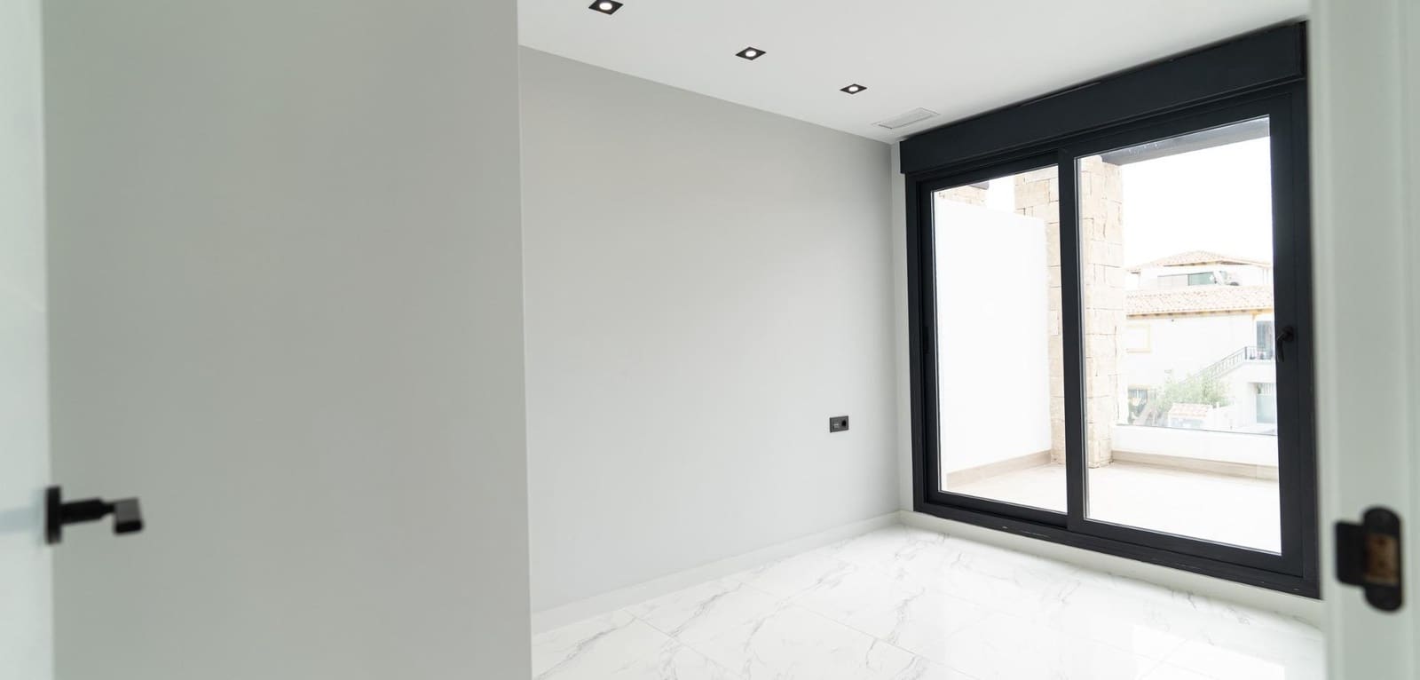 4 bedroom Villa for sale in Orihuela Costa with pool - € 699,900 (Ref: 9016100)