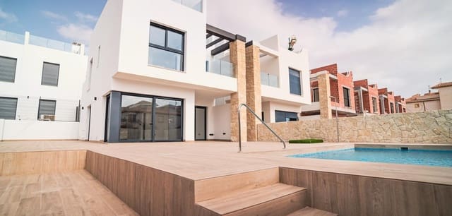 4 soveværelse Villa til salg i Punta Prima, Orihuela med swimmingpool - € 699.900 (Ref: 9016100)