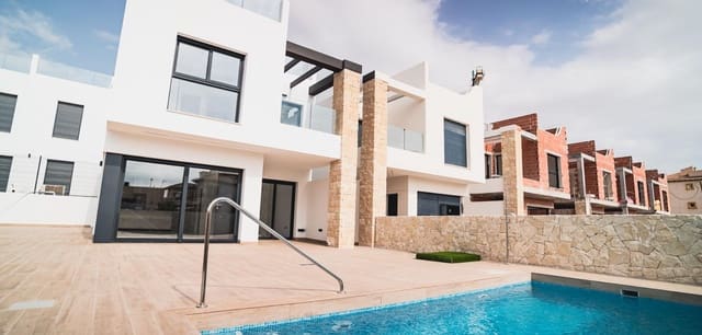 4 soveværelse Villa til salg i Punta Prima, Orihuela med swimmingpool - € 699.900 (Ref: 9016100)