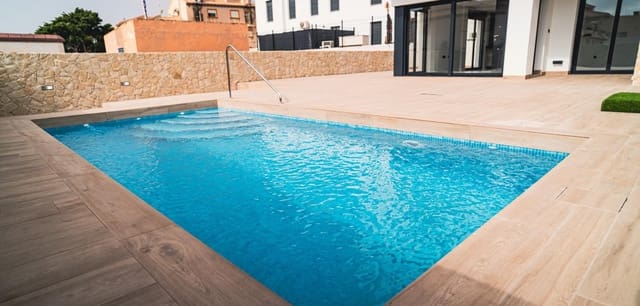 4 bedroom Villa for sale in Punta Prima, Orihuela with pool - € 699,900 (Ref: 9016100)