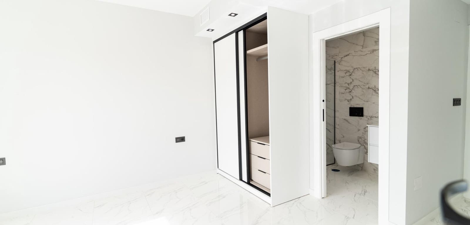 4 bedroom Villa for sale in Orihuela Costa with pool - € 699,900 (Ref: 9016100)