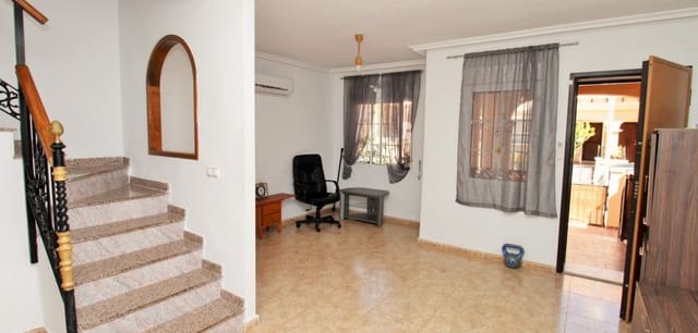 3 soverom Hus til salgs i Villamartin, Orihuela med svømmebasseng - € 164 900 (Ref: 9016111)
