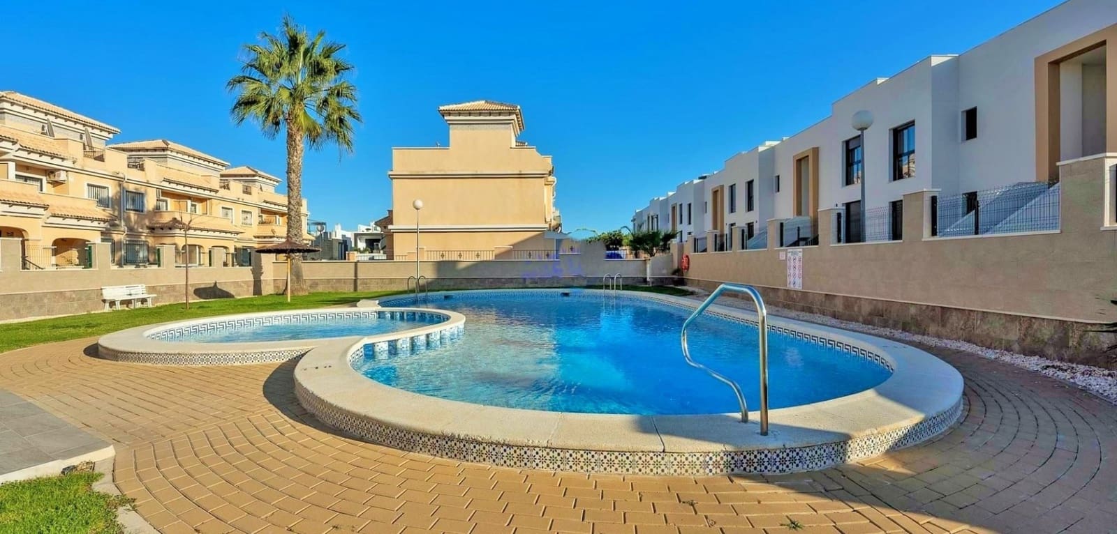 3 soverom Hus til salgs i Villamartin med svømmebasseng - € 164 900 (Ref: 9016111)