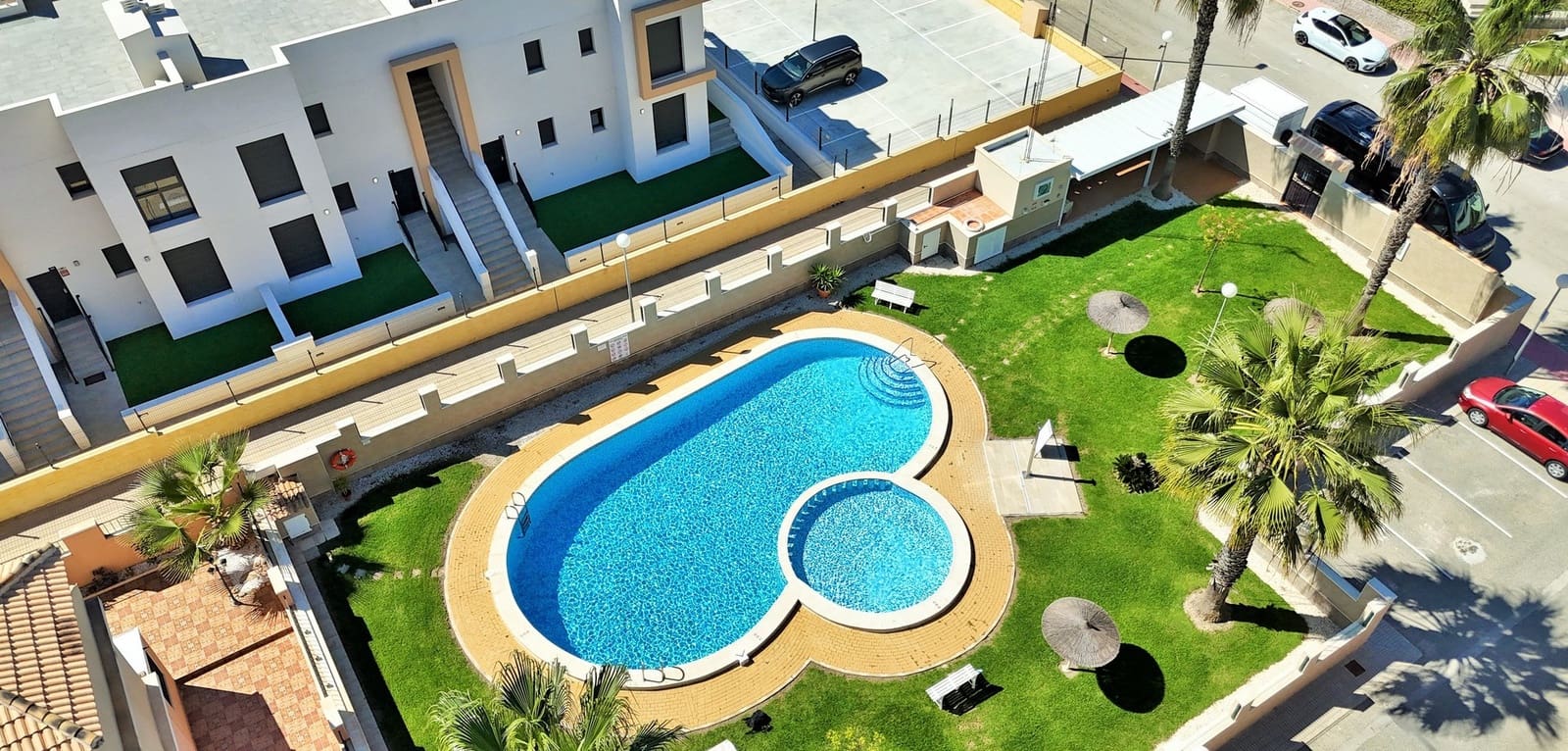 3 soverom Hus til salgs i Villamartin med svømmebasseng - € 164 900 (Ref: 9016111)