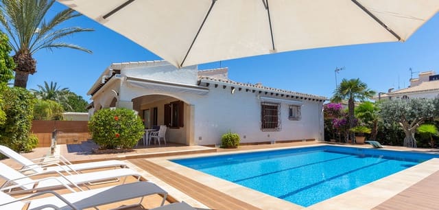 4 bedroom Villa for sale in Punta Prima, Orihuela - € 749,900 (Ref: 9016132)